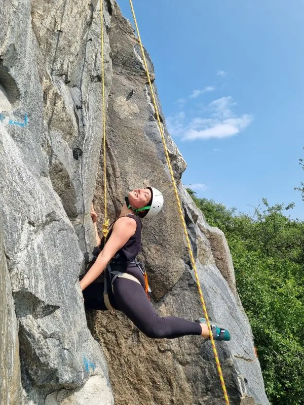 débuter en escalade en falaise avec un moniteur diplômé