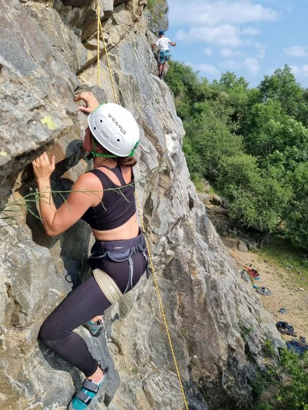 première expérience pour débuter en escalade en pleine nature