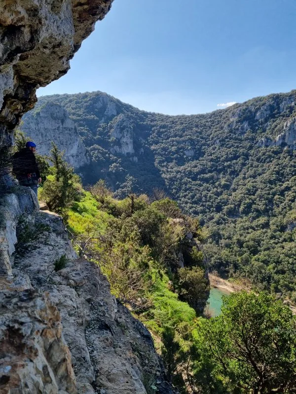 Vue d'un paysage des gorges du Thaurac lors d'un stage d'escalade entre femmes